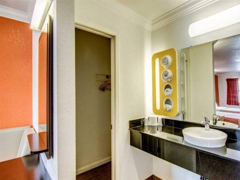 Motel 6 Мантека Экстерьер фото