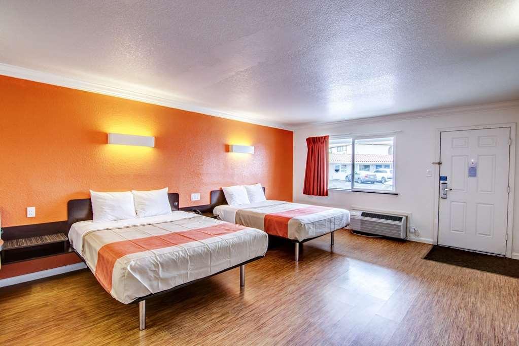 Motel 6 Мантека Номер фото