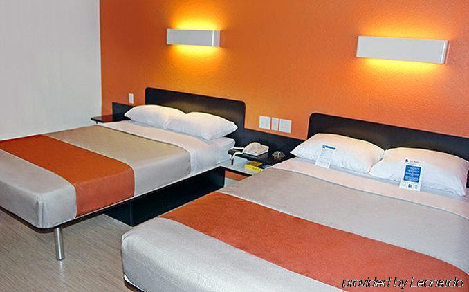 Motel 6 Мантека Экстерьер фото