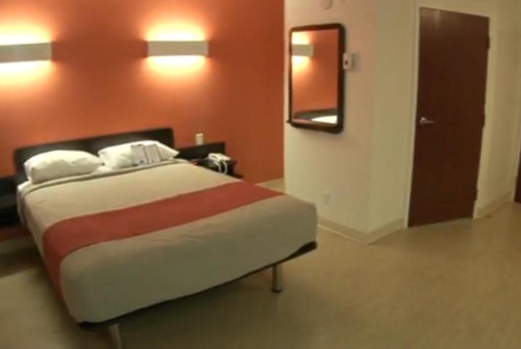 Motel 6 Мантека Экстерьер фото