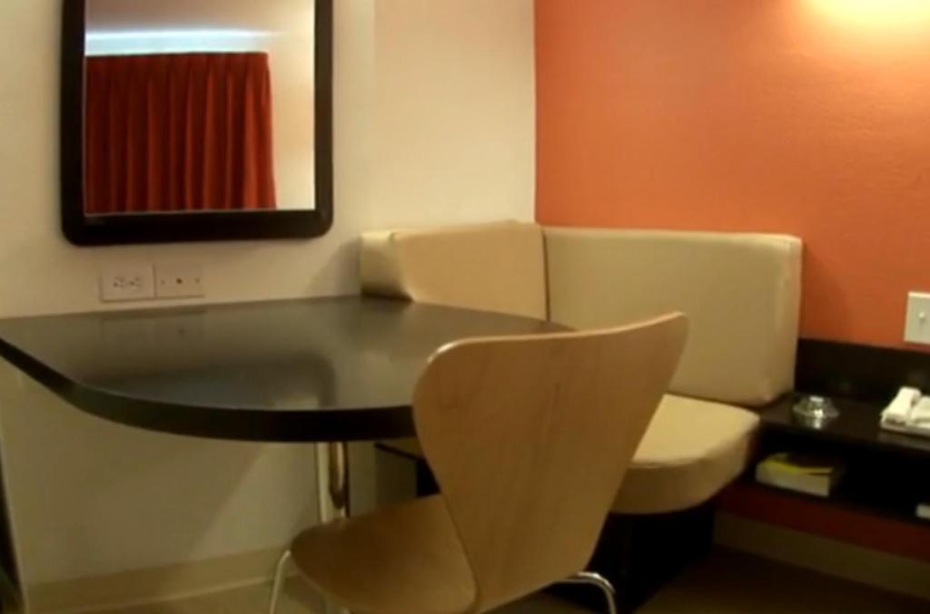 Motel 6 Мантека Экстерьер фото