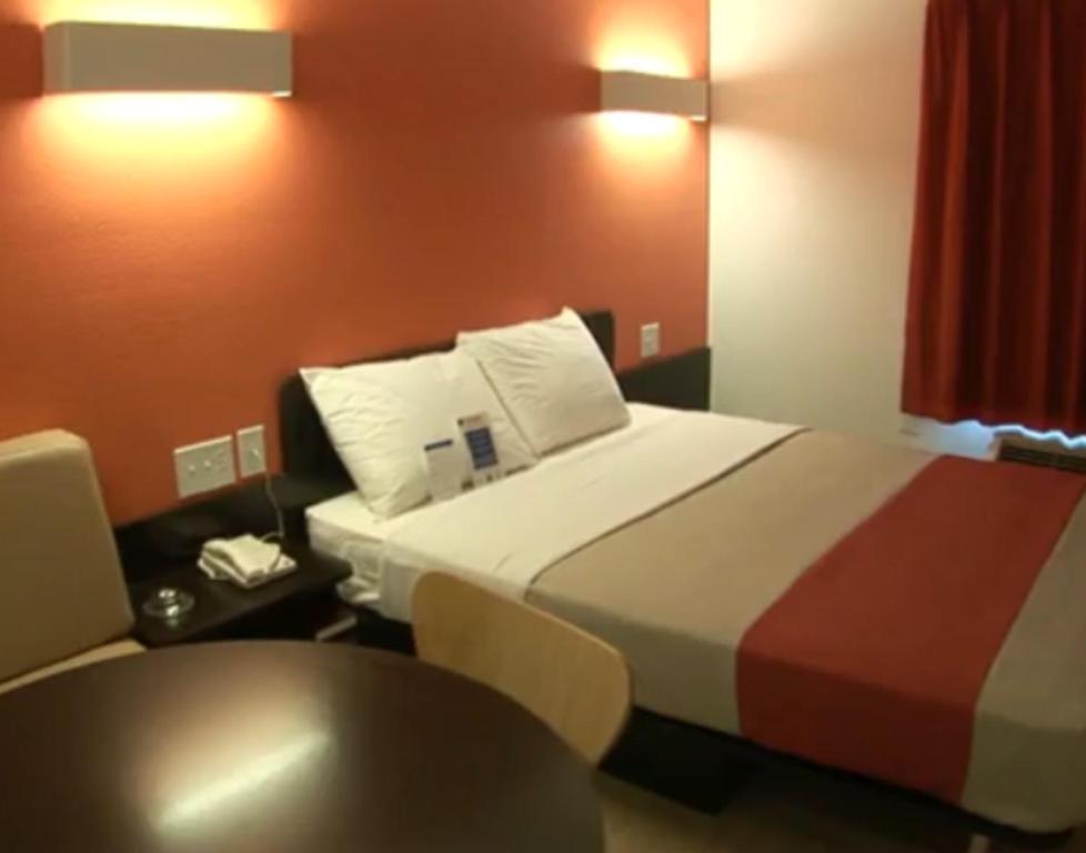 Motel 6 Мантека Экстерьер фото