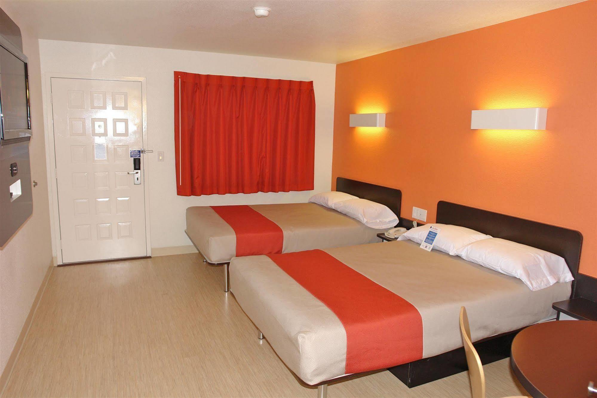 Motel 6 Мантека Экстерьер фото